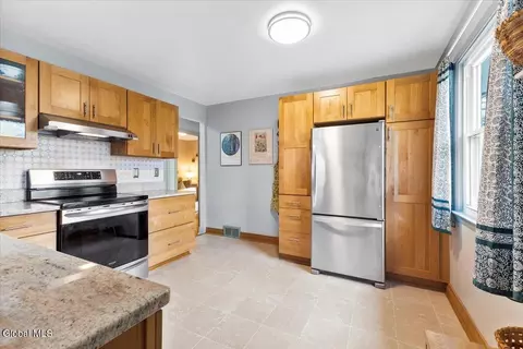 2023 Mcclellan St, Schenectady, NY 12309 photo 5