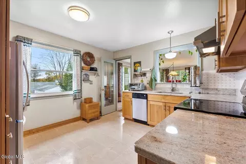 2023 Mcclellan St, Schenectady, NY 12309 photo 6