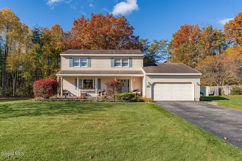 15 Hidden Hills Dr, Queensbury, NY 12804