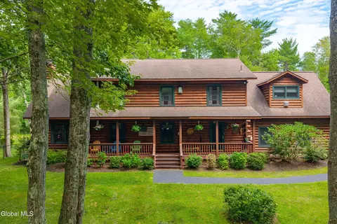14 Squire Rd, Gansevoort, NY 12831