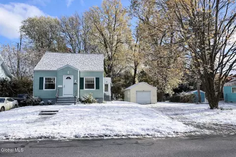 150 Gifford Rd, Schenectady, NY 12304