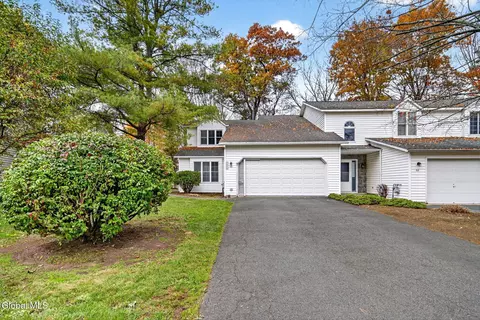 62 Woodside Dr, Albany, NY 12208