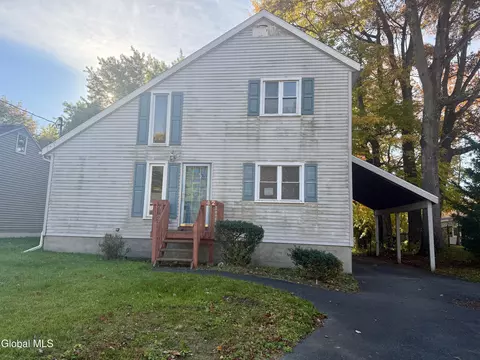 42 Hackett St, Selkirk, NY 12158