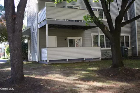 139 Monmouth Way #139, Halfmoon, NY 12065