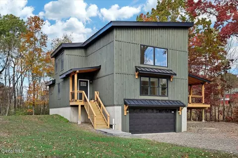 399 Snyders Corner Rd, Averill Park, NY 12018