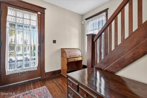 1060 Keyes Ave, Schenectady, NY 12309 photo 4
