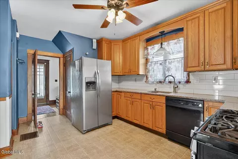 1060 Keyes Ave, Schenectady, NY 12309 photo 11