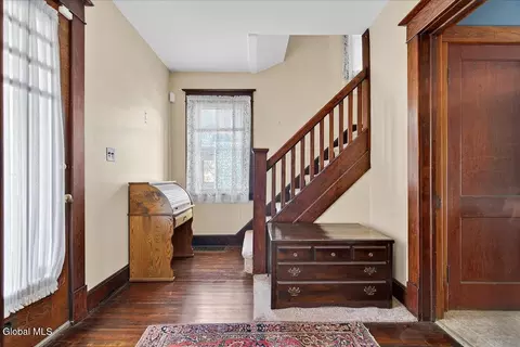 1060 Keyes Ave, Schenectady, NY 12309 photo 5