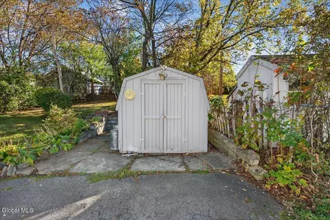 1060 Keyes Ave, Schenectady, NY 12309 photo 31