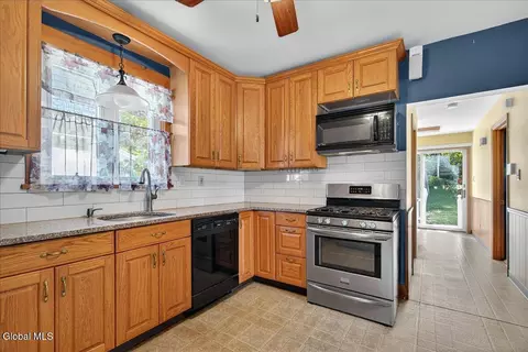 1060 Keyes Ave, Schenectady, NY 12309 photo 21