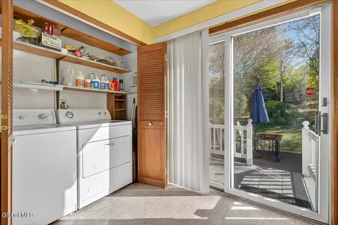 1060 Keyes Ave, Schenectady, NY 12309 photo 12