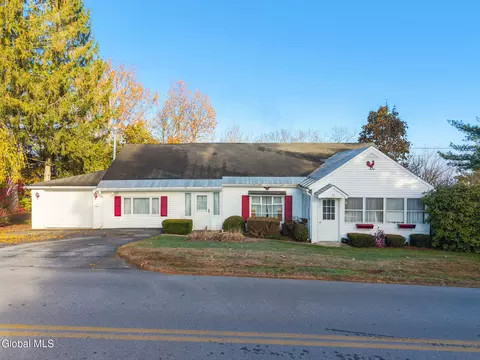 114 Seebers Ln, Canajoharie, NY 13317