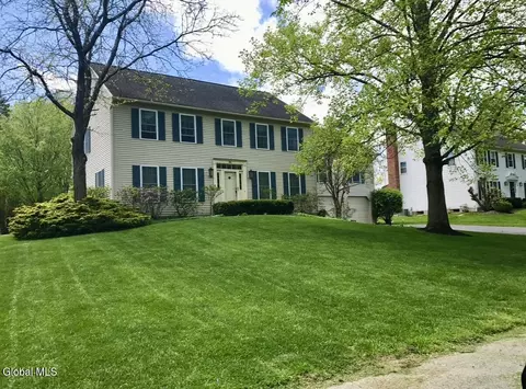 31 Journey Ln, Glenmont, NY 12077