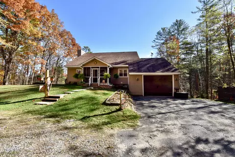10 Lakeside Est, Corinth, NY 12822