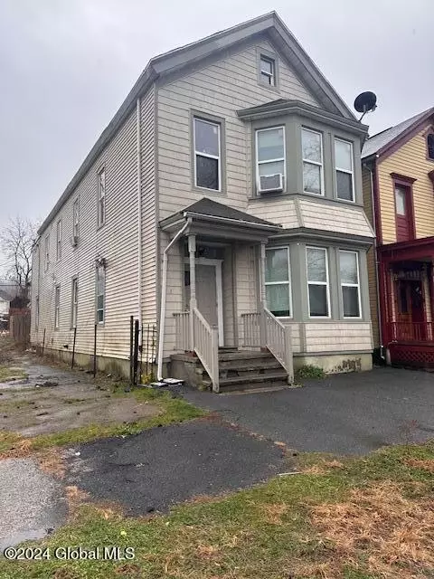 146 6th Ave, Troy, NY 12180