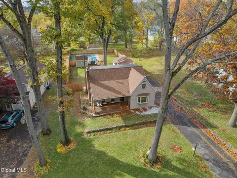 24 Valleyview Ave, Schenectady, NY 12306
