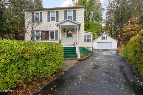 11 Lilac Ln, Troy, NY 12180