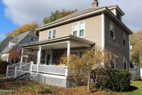 33 Coolidge Ave, Glens Falls, NY 12801