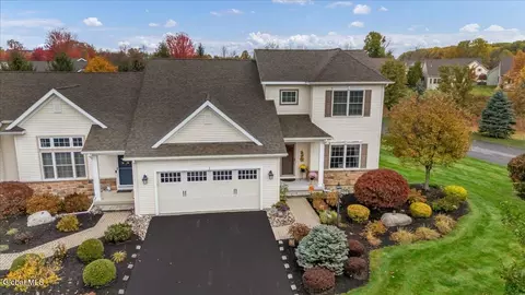 1 Lancaster Ct, Mechanicville, NY 12118
