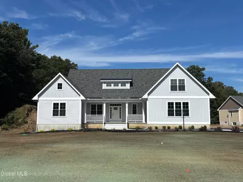 9 Brookhaven Ct, Saratoga Springs, NY 12866