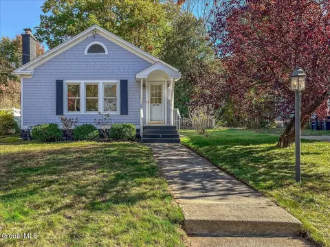 136 East Ave, Saratoga Springs, NY 12866