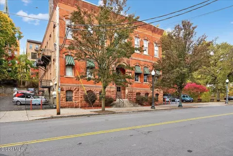 206 N Pearl St #204, Albany, NY 12207