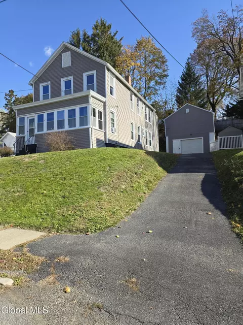 36 Kinloch Ave, Troy, NY 12180