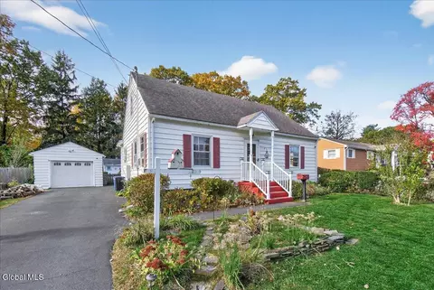 4 Marville Dr, Loudonville, NY 12211