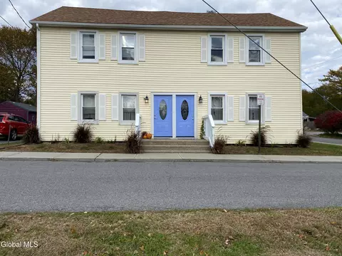 1 2nd St, Schaghticoke, NY 12154