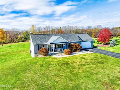 5 Line Dr, Troy, NY 12180