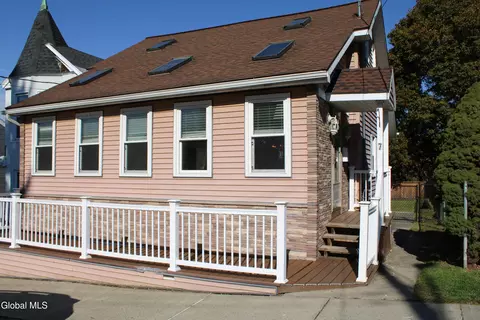 7 Wendell St, Rensselaer, NY 12144