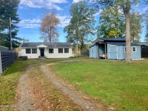 113 Deerfield Ln, Schaghticoke, NY 12154
