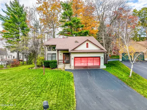 7 Lea Ct, Schenectady, NY 12309