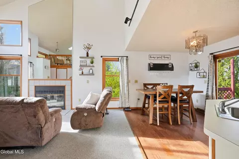 Dining - 7 Lea Ct, Schenectady, NY 12309 photo 1 of 3