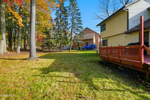 Exterior - 7 Lea Ct, Schenectady, NY 12309 photo 4 of 7