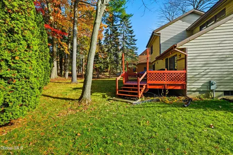 Exterior - 7 Lea Ct, Schenectady, NY 12309 photo 7 of 7