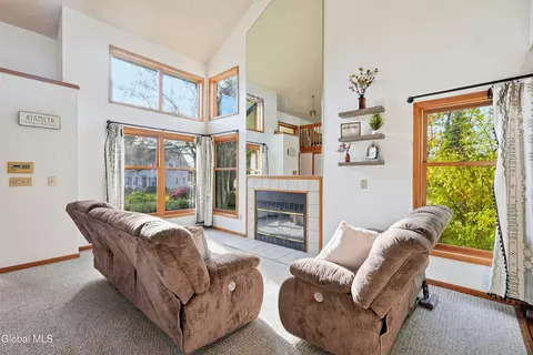 Living - 7 Lea Ct, Schenectady, NY 12309 photo 3 of 3