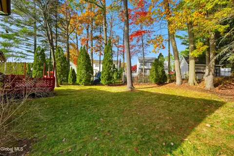 Exterior - 7 Lea Ct, Schenectady, NY 12309 photo 6 of 7
