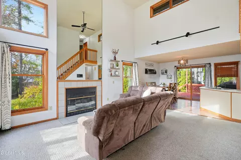 Living - 7 Lea Ct, Schenectady, NY 12309 photo 1 of 3