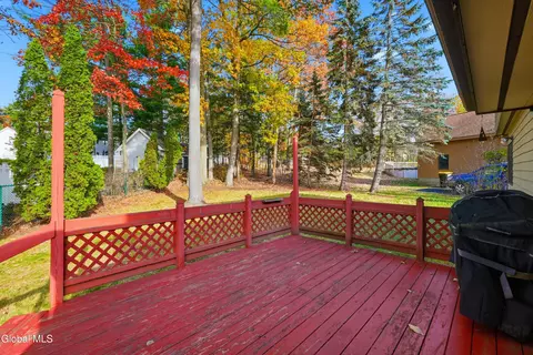 Exterior - 7 Lea Ct, Schenectady, NY 12309 photo 3 of 7
