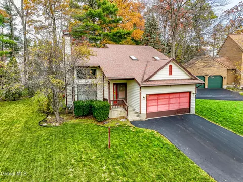 Exterior - 7 Lea Ct, Schenectady, NY 12309 photo 2 of 7
