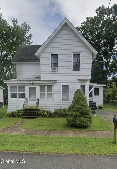 5 1st Ave, Mayfield, NY 12117