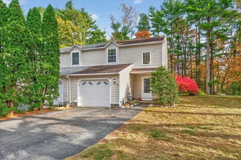 50 Deer Run Dr, Milton, NY 12020