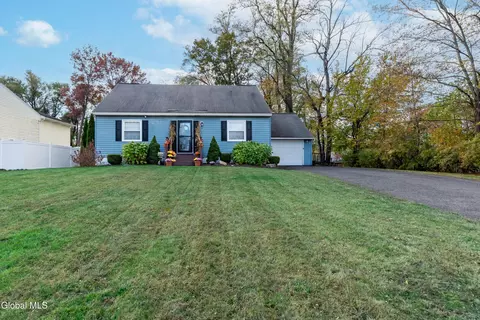 6 Barker St, Colonie, NY 12205