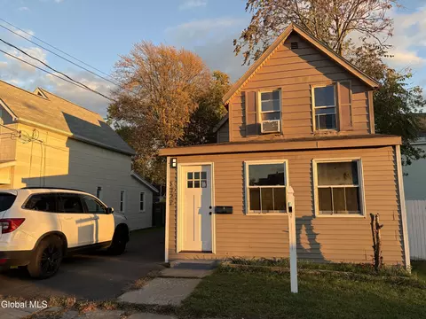 1020 Pearl St, Schenectady, NY 12303
