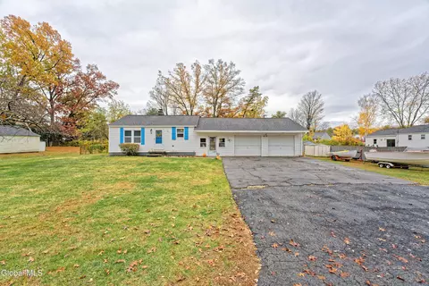 6 North Rd, Moreau, NY 12803