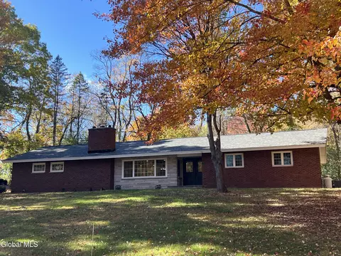 5 Zeph St, Wynantskill, NY 12198