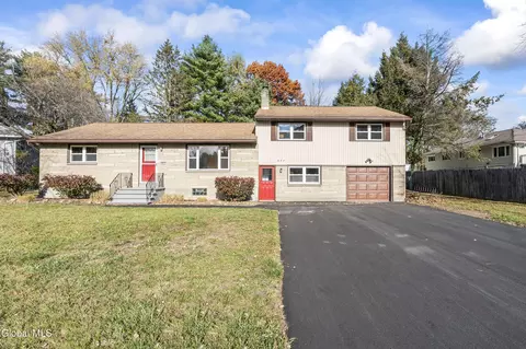 627 Via Ponderosa, Schenectady, NY 12303