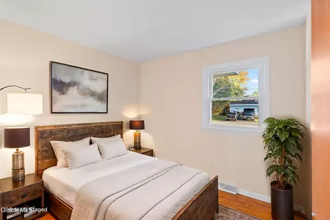 Bedroom - 10 Dawn Dr, Glenville, NY 12302 photo 1 of 7