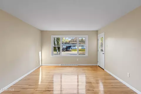 Living - 10 Dawn Dr, Glenville, NY 12302 photo 4 of 5